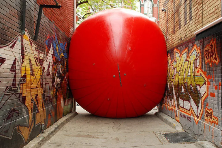 Te grote headerfotos Kurt Perschke redball project collabcubed